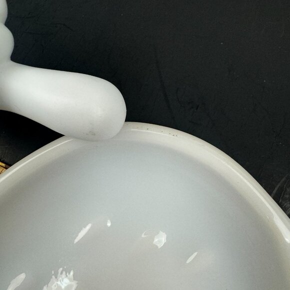 Vintage Strawberry Shaped White Milk Glass‎ Trinket Candy Dish Bowl Hazel Atlas - Picture 6 of 7